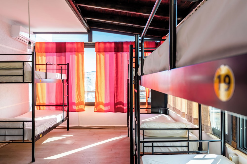 Lazy Roo Hostel Saranda