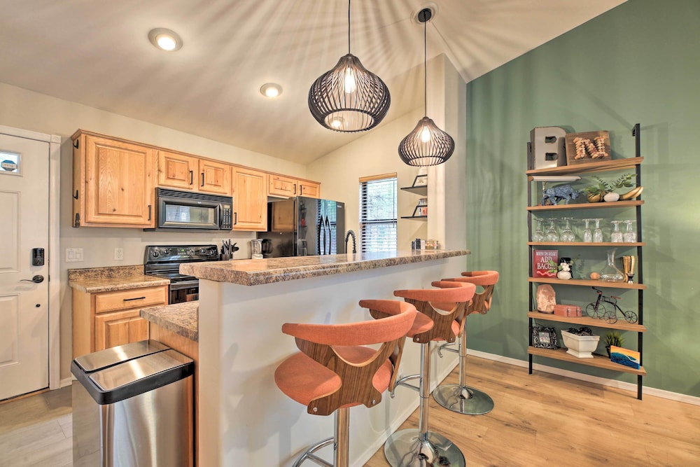 Pet-friendly Show Low Cabin w/ Trail Access!