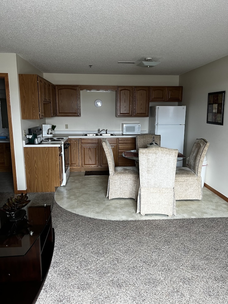 Budget Host Inn & Suites