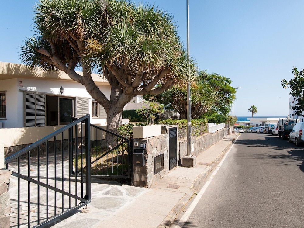 Belvilla by OYO Beach House Adelfas