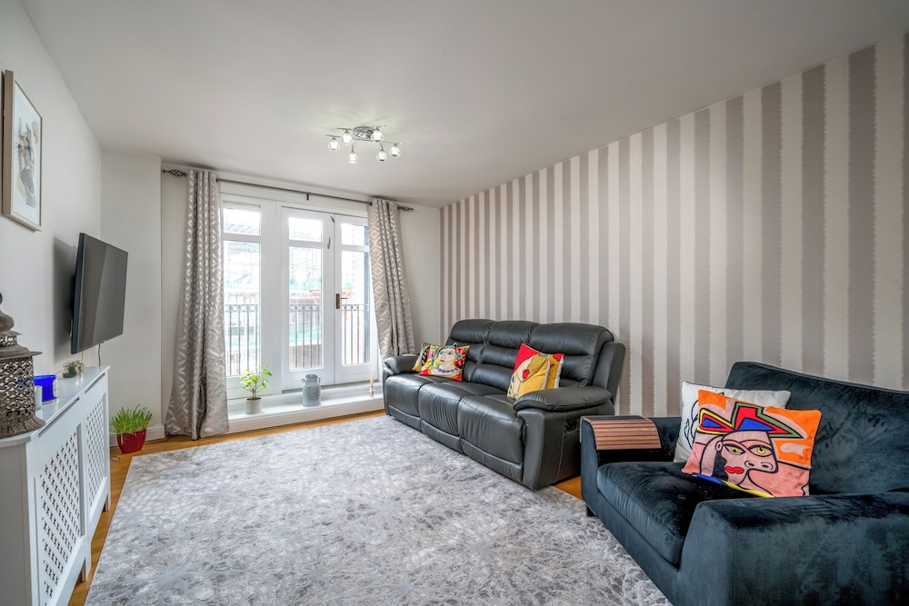 Cozy 3-bed flat near Vauxhall Gardens