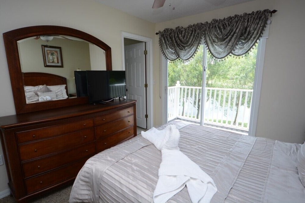 Emerald Island Resort by Elite Vacation Homes - Image 5