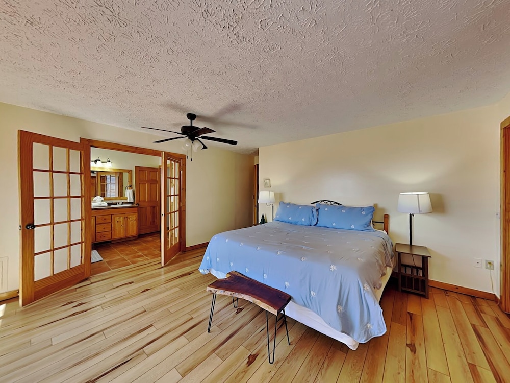 Honey Bear Hideaway by Jackson Mountain Rentals