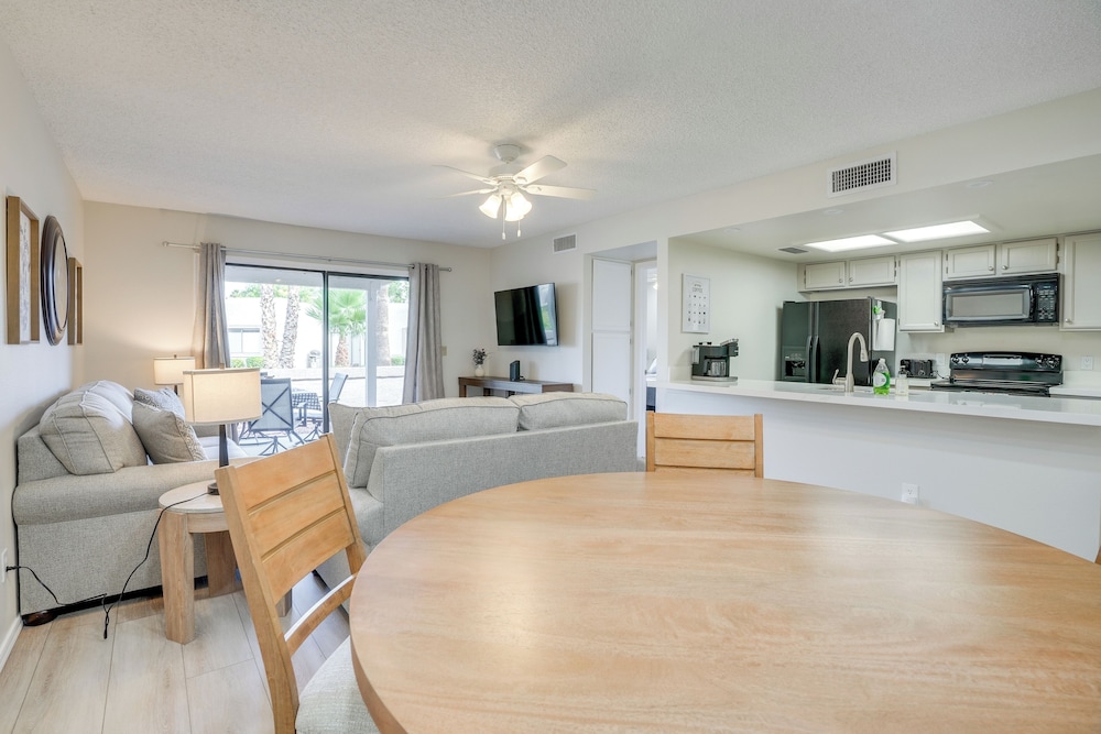 Patio + Pool Access: Golf Getaway in Peoria