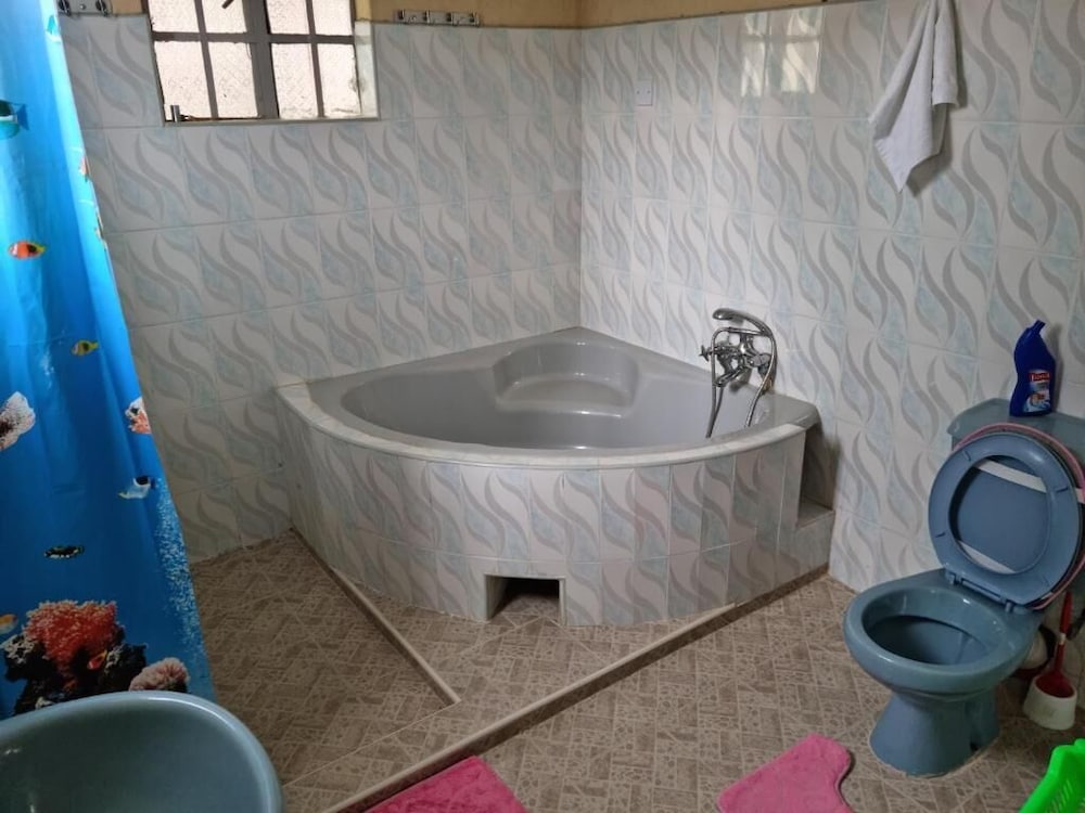 Lux Suites Weavers Haven Guest House