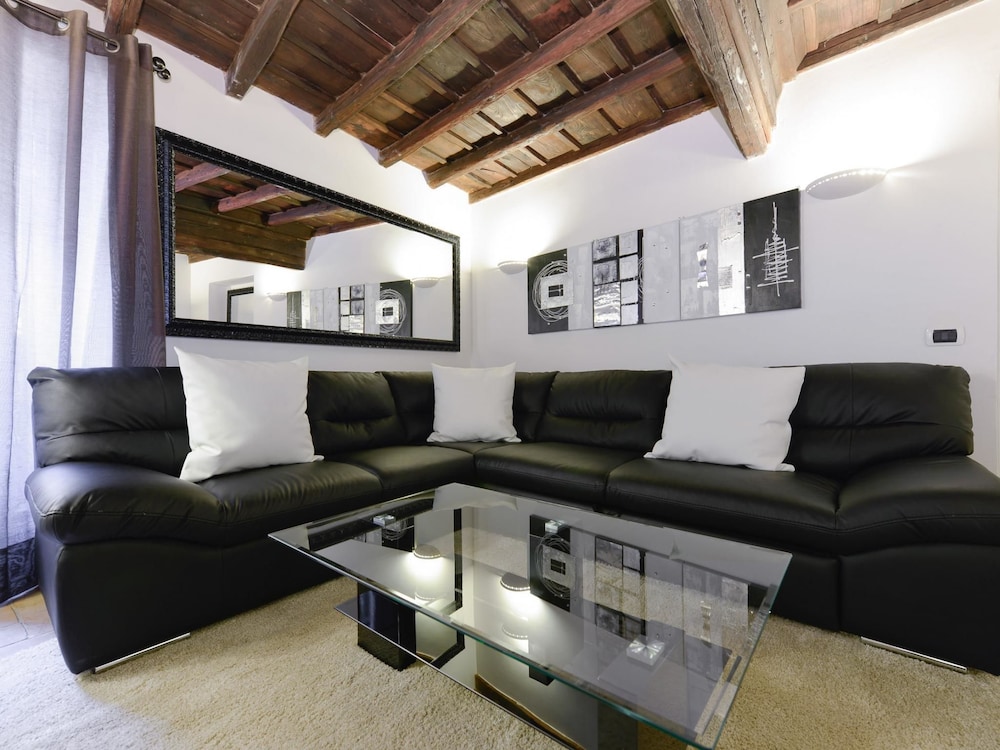Ibernesi 2 Apartment