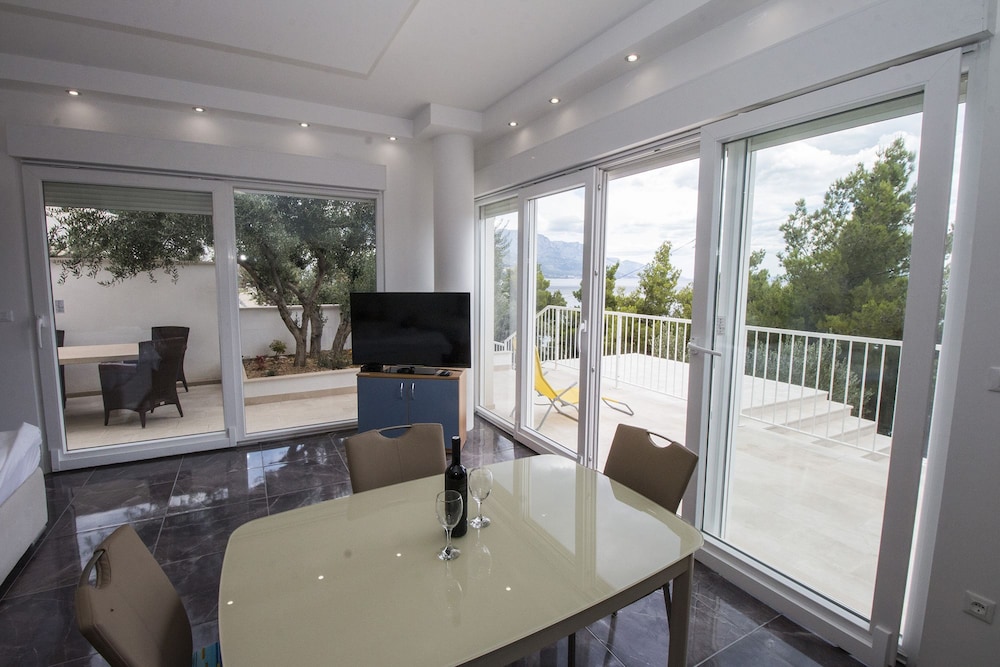 Luxury apartment INA view 2