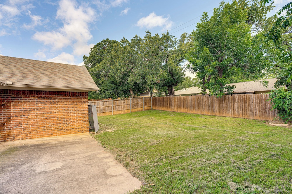 1 Mi to Denton Square: Family Home w/ Fenced Yard!