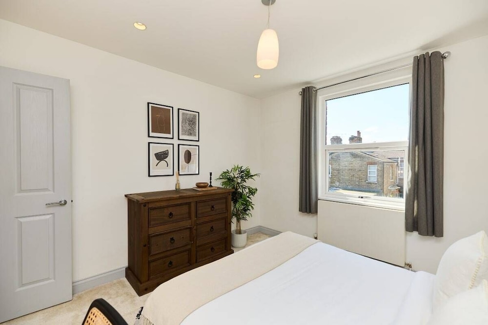 The Leghorn Quarters - Modern 3bdr With Balcony