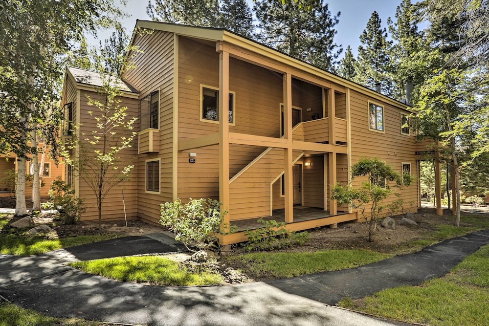 Corner-unit Condo w/ Grill: Walk to Lake Tahoe! view 4