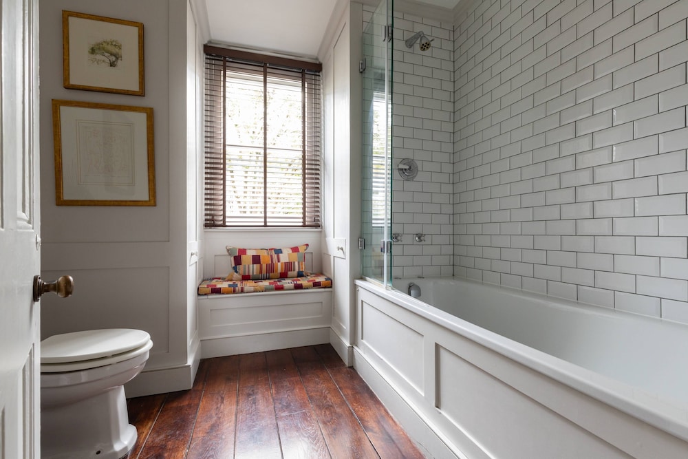 Chesilton Road by Onefinestay