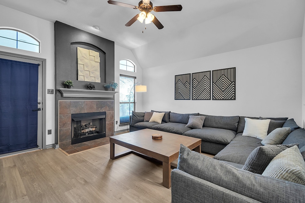 Relaxing College Station Retreat With Hot Tub 3 Bedroom Home