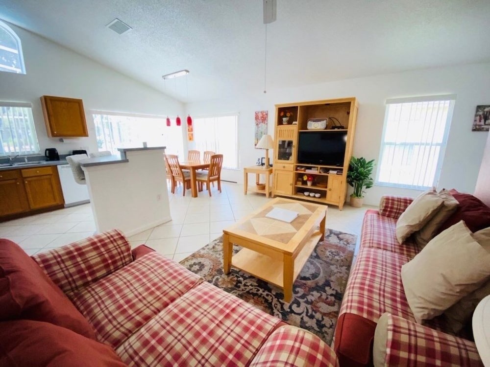 Gorgeous Views From Pool! 3 Bedroom Home by RedAwning