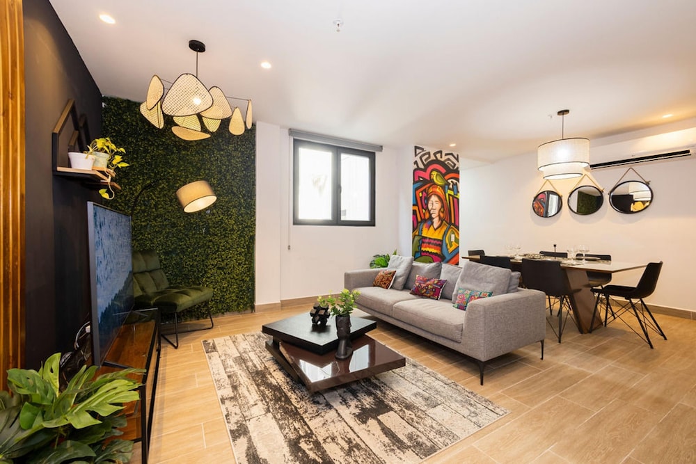 The Urbanart Condo by Acomodo
