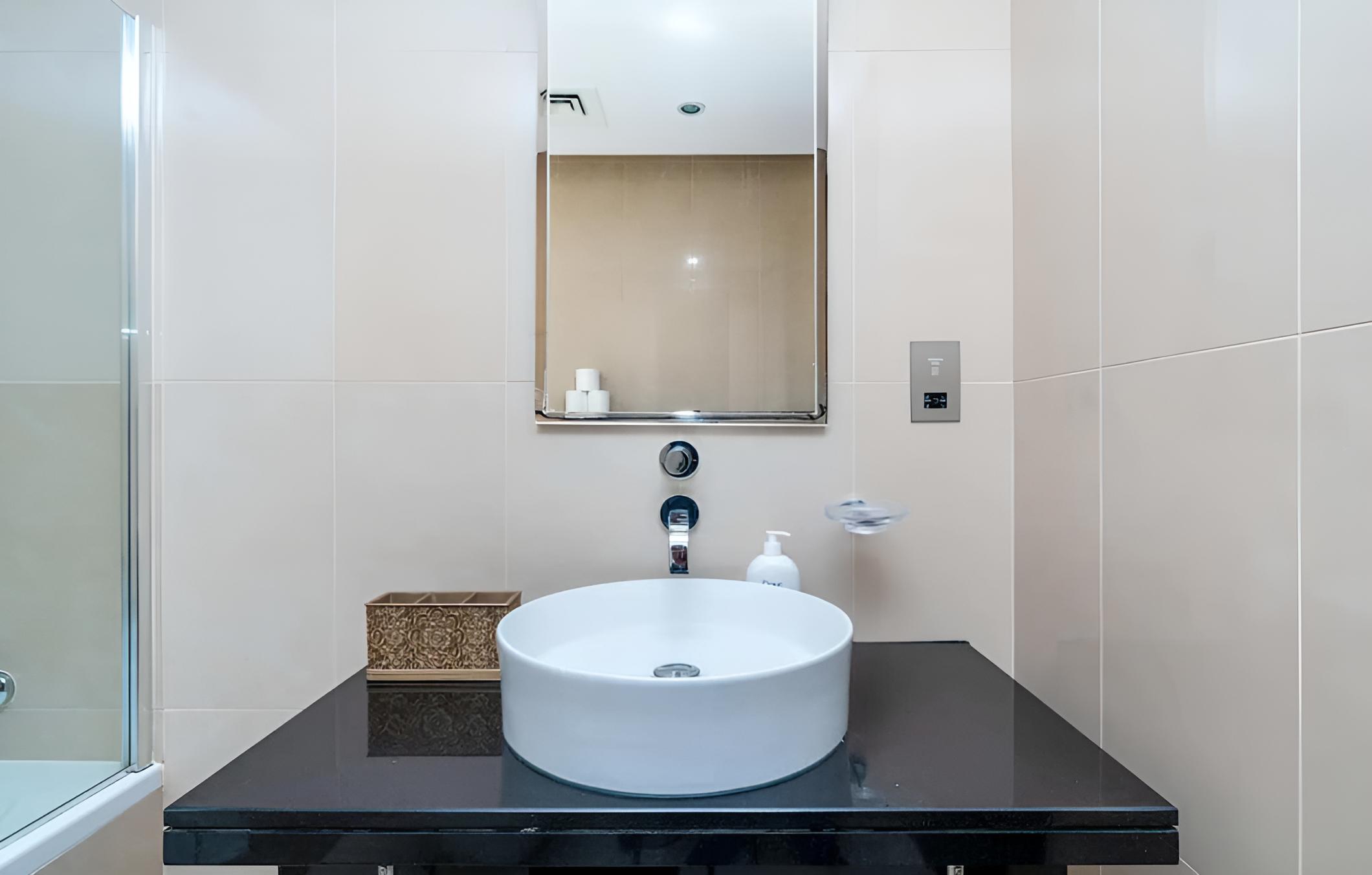 Cozy 2bdr in Jumeirah Lakes Towers