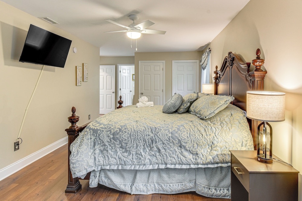 Creekside Cottage w/ Hot Tub: 8 Mi to Lake Chatuge