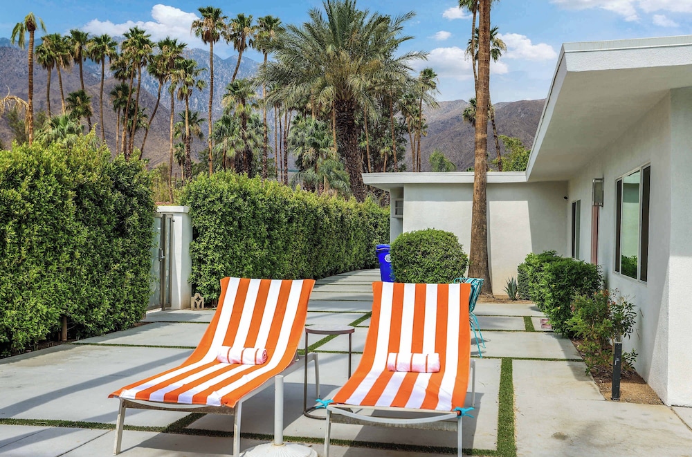 Villa L'orange Pool and Hot Tubs