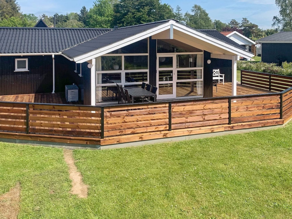 10 Person Holiday Home in Humble