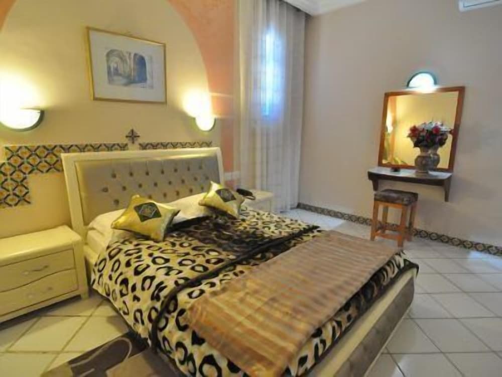 Hotel Hôtel Les Palmes d'Or - Image 1