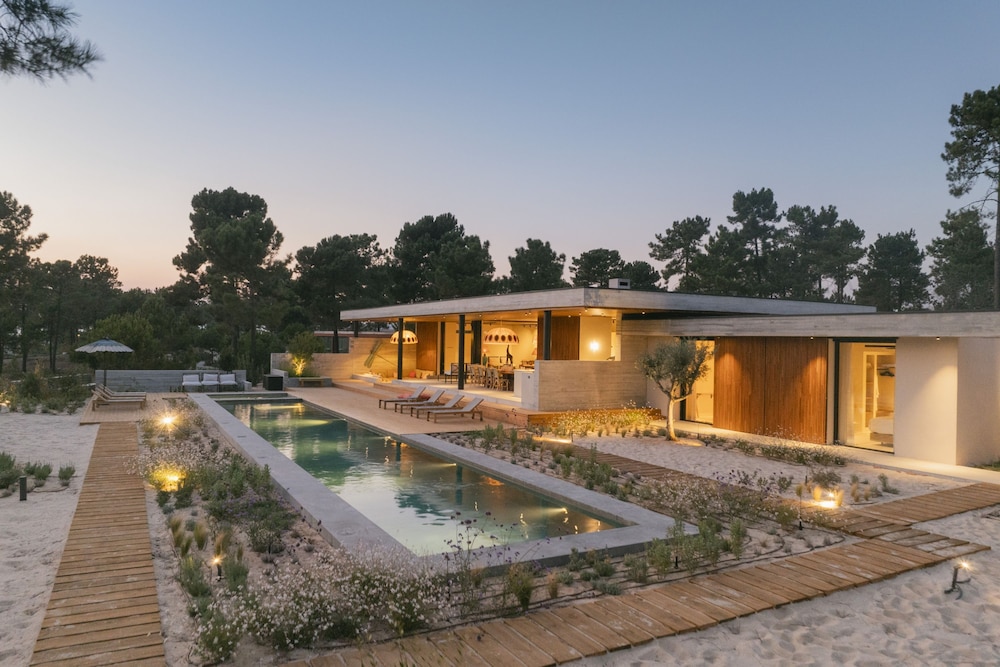 CL M Villa Retreat by Cadenzalux