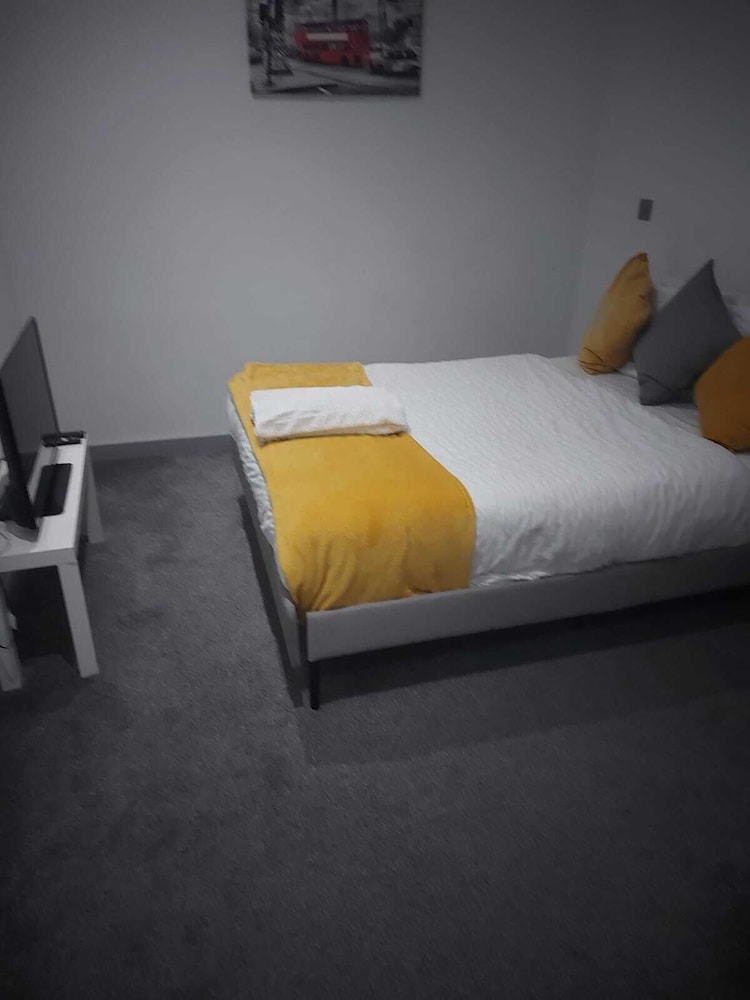 AWESOME 1 Bedroom Flat in Doncaster 2 view 3