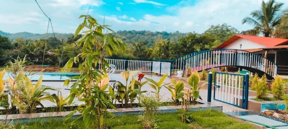 De Orchid Resort