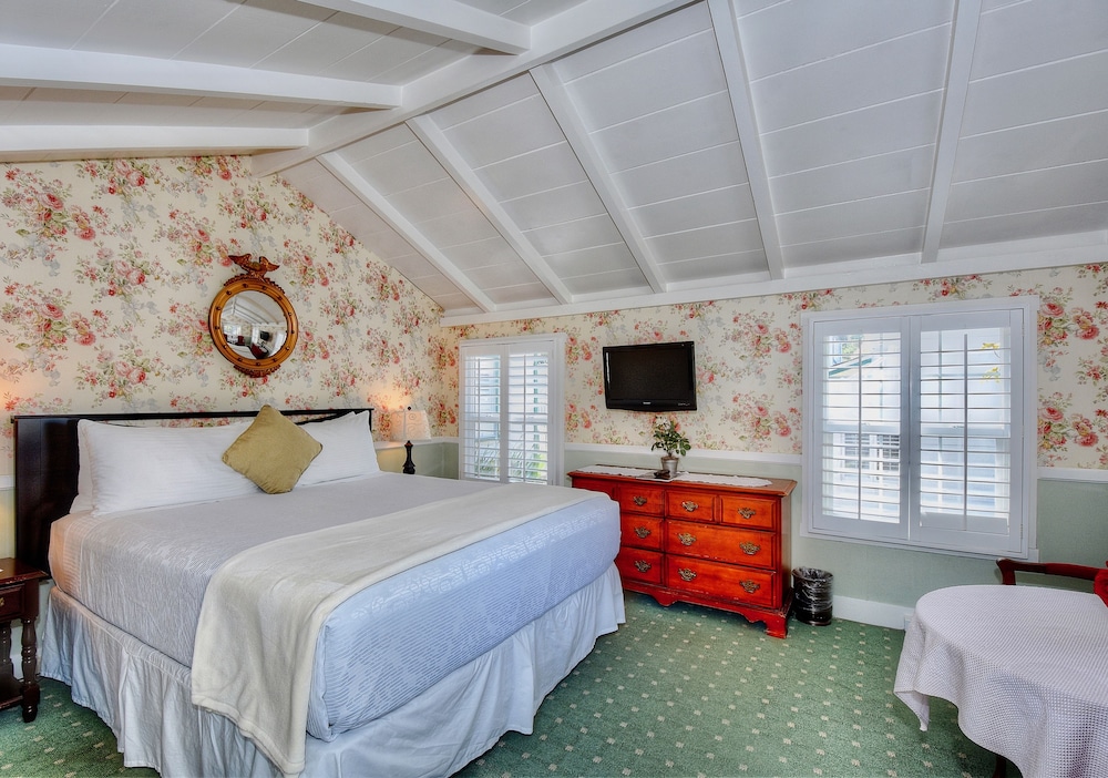 Monterey Vacations - Carmel Green Lantern Inn - Property Image 5