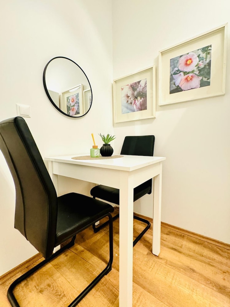 5BR Apt For 10 Walk to Kaufpark Alterlaa