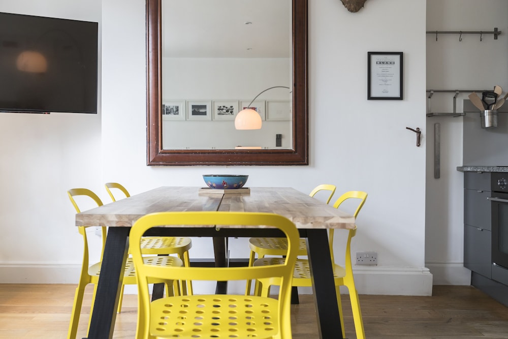JOIVY Smart 3 bed Flat in Islington, Close to Angel Tube