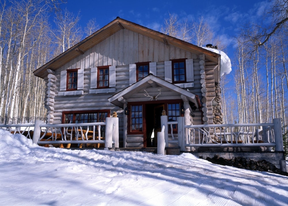 Private Unique On-mtn 4br 4ba 4 Bedroom Cabin by RedAwning