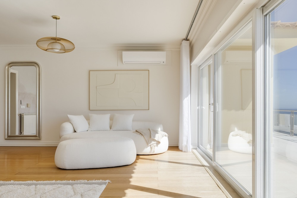 Coastline Arrabida Villa by Cadenzalux
