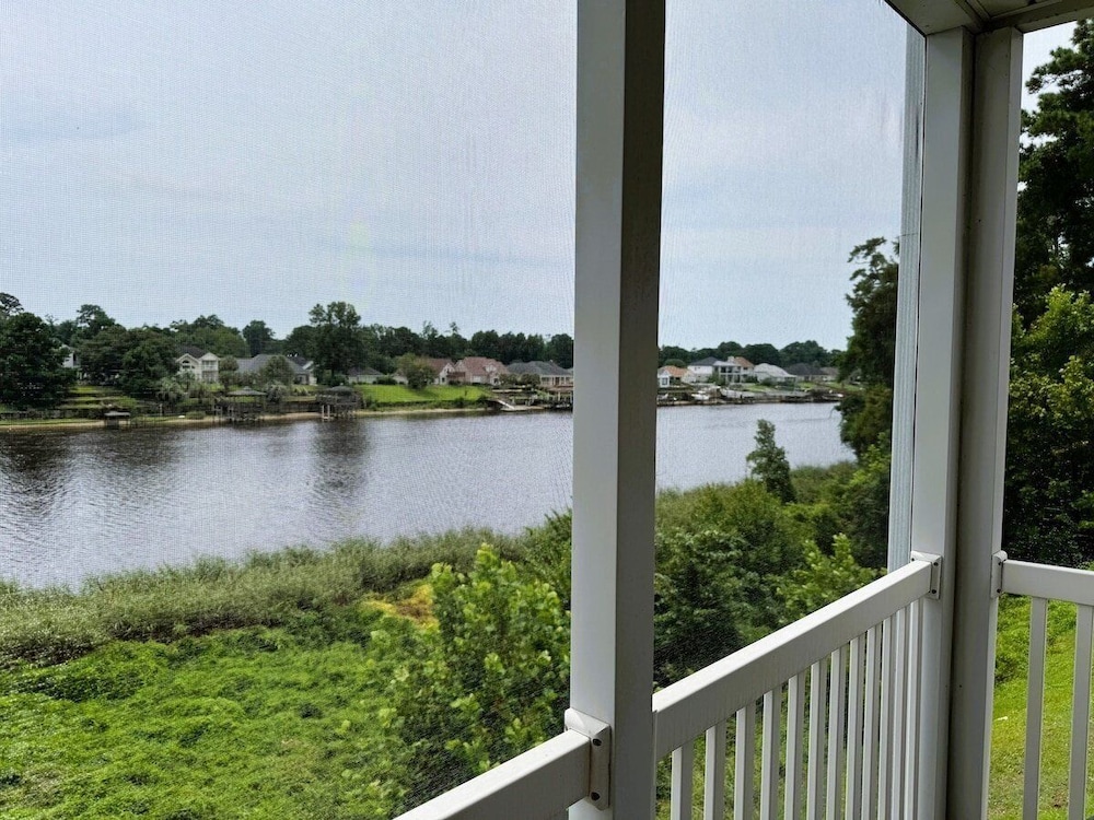 Waterway Village 27f 2 Bedroom Condo