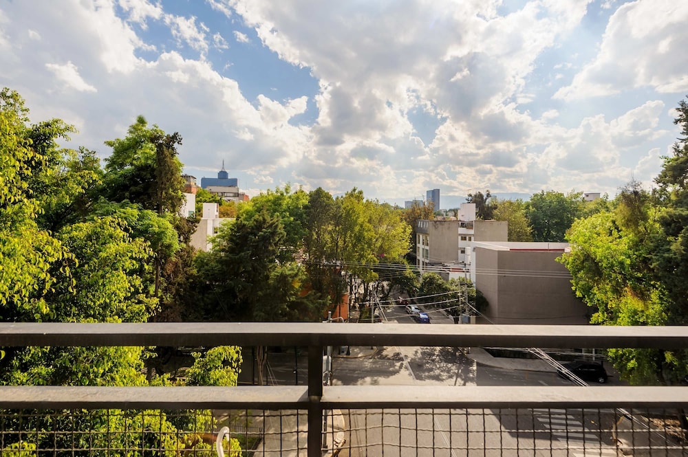 w Lovely 3BR w Fantastic Balcony in Condesa photo 3