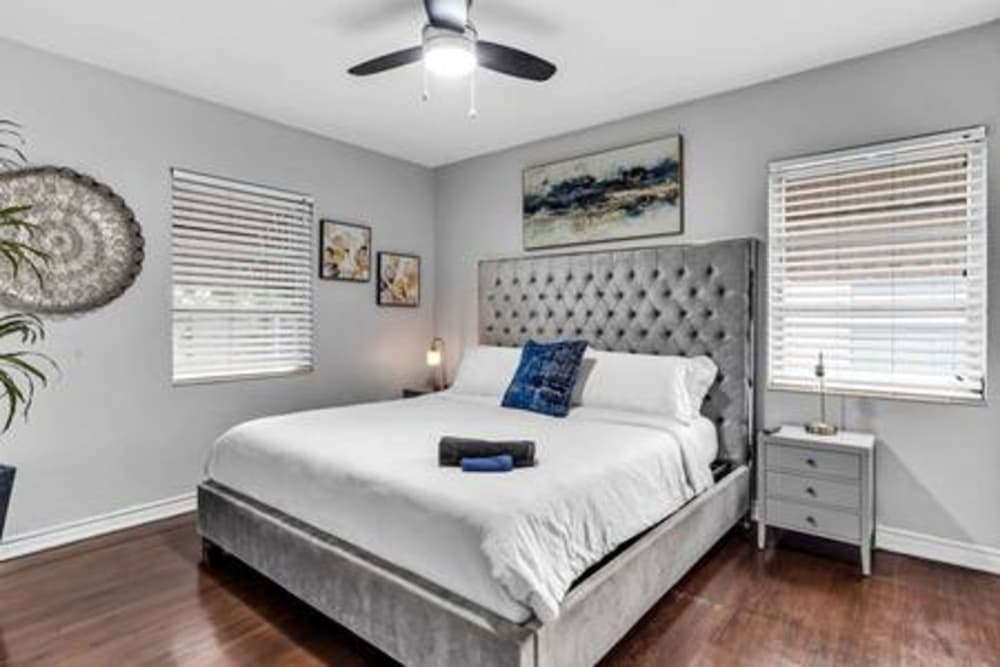 427 NE 107th Studio 6BR 3BA 7 Beds Pool Parking 2 Kitchen