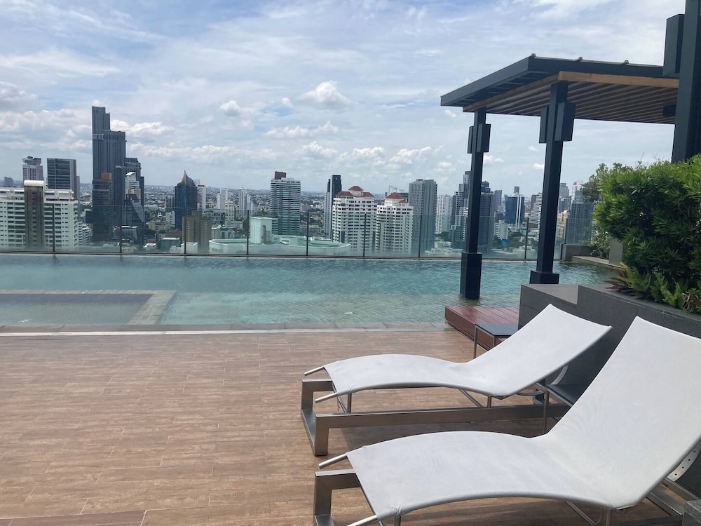 Free Airport Pick Up Rooftop Pool Jacuzzi Gym BTS Emqartier Shopping Mall