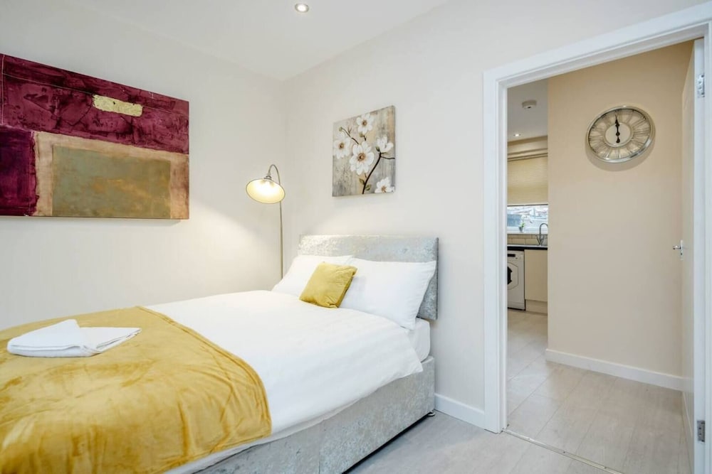 Homely Spaces Apt A, Large Studio W/king, 2guests view 4