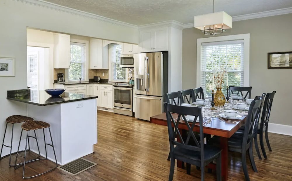 Beautiful 5BR Close to Downtown!Prime Derby House! - Image 2