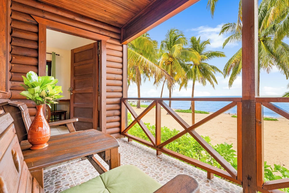 Coconut Row Boutique Hotel