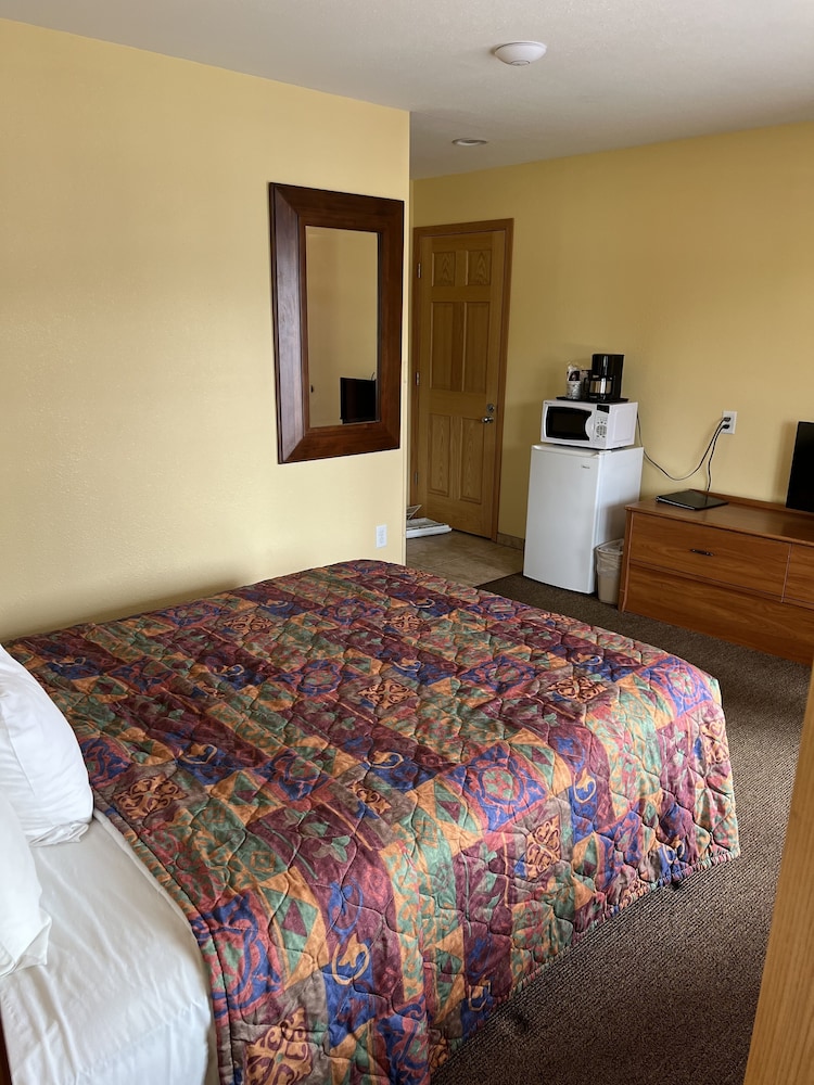 All Star Inn & Suites
