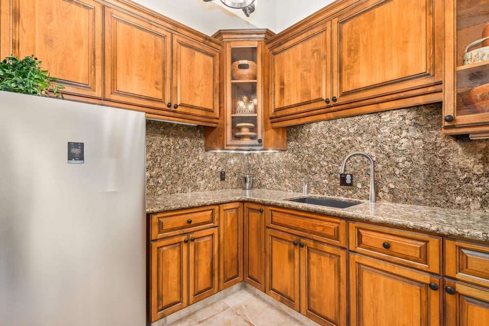 Historic Desert Rose Estate Pool Sauna Sleeps 12