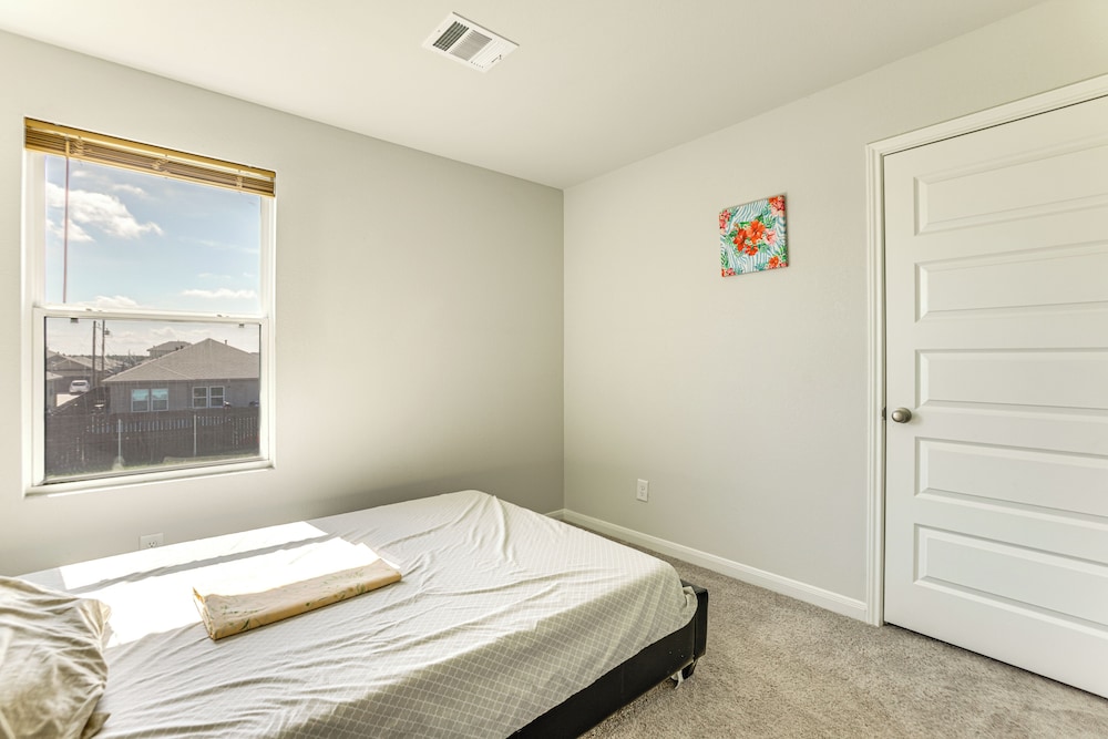 Near Hiking & Fishing: Airy Retreat in Cleveland!