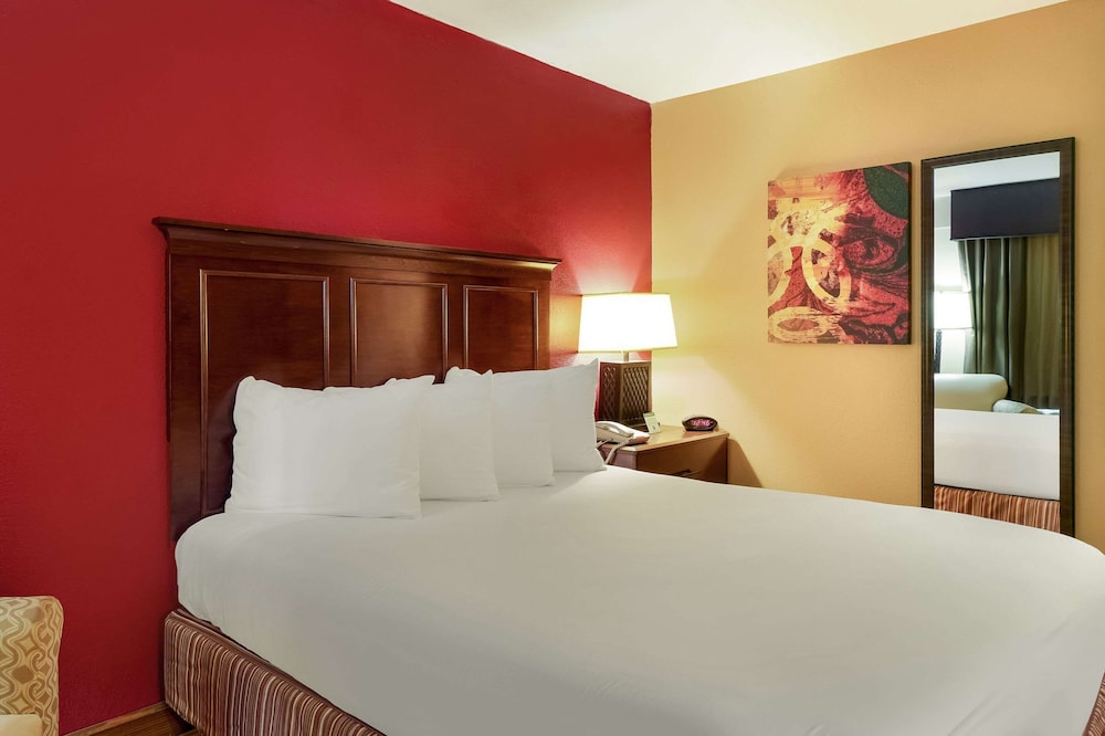 Quality Inn & Suites West Helena