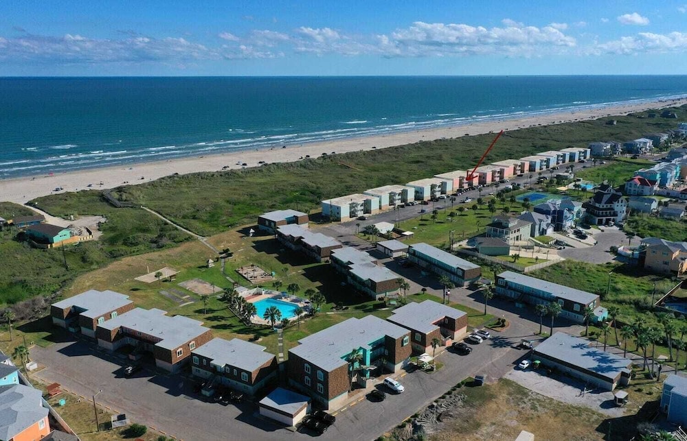 2 Condos in Beachfront Complex Pool, Pickleball+tennis Court, Beach Boardwalk
