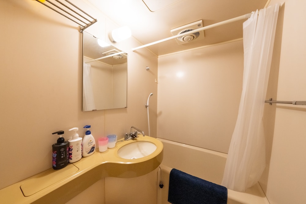 Namba West 5 connecting room