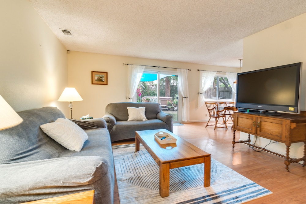 Sun-kissed Orangevale Home w/ Private Hot Tub!