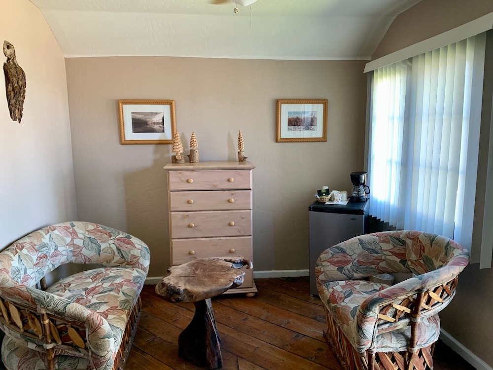 Tioga Lodge At Mono Lake view 4