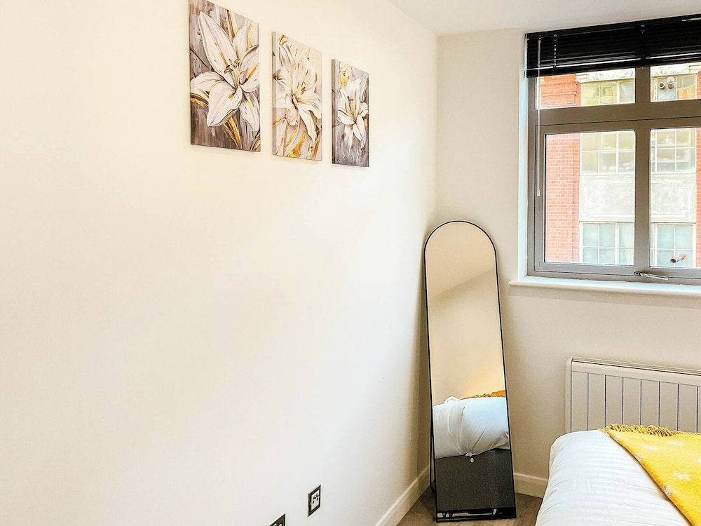 Spacious City Centre Apartment for Up to 5