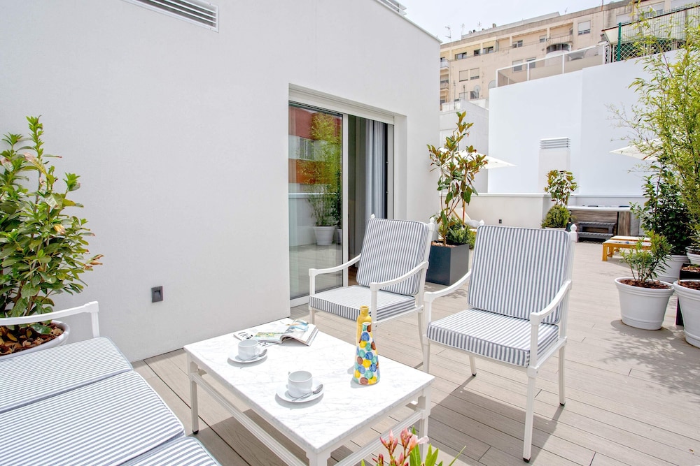 Exclusive Penthouse Near Torre del Oro Betis Xxvi