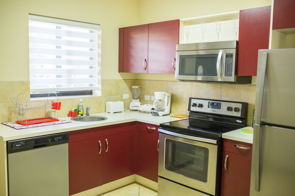 Gold Coast Luxurious and Stylish Condo