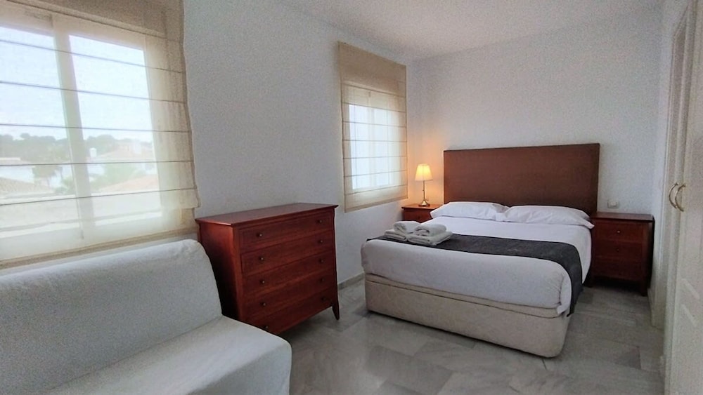 Top Floor 2 Bedroom Duplex 360 Views F-5